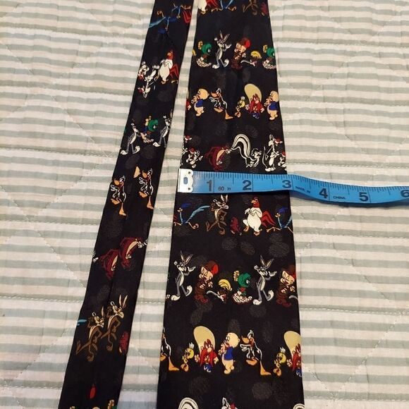 Looney Tunes Mania Tie - Picture 5 of 7